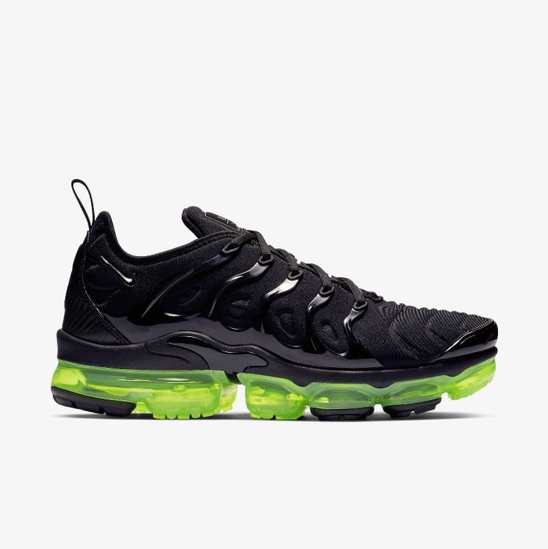 Nike vapormax plus black on sale volt